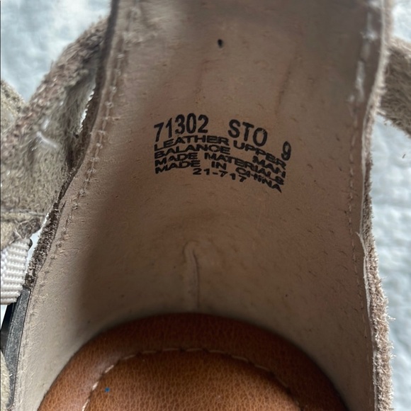 Minnetonka Fringe Suede Sandals - Tan Size 9 NWOT - Picture 8 of 8